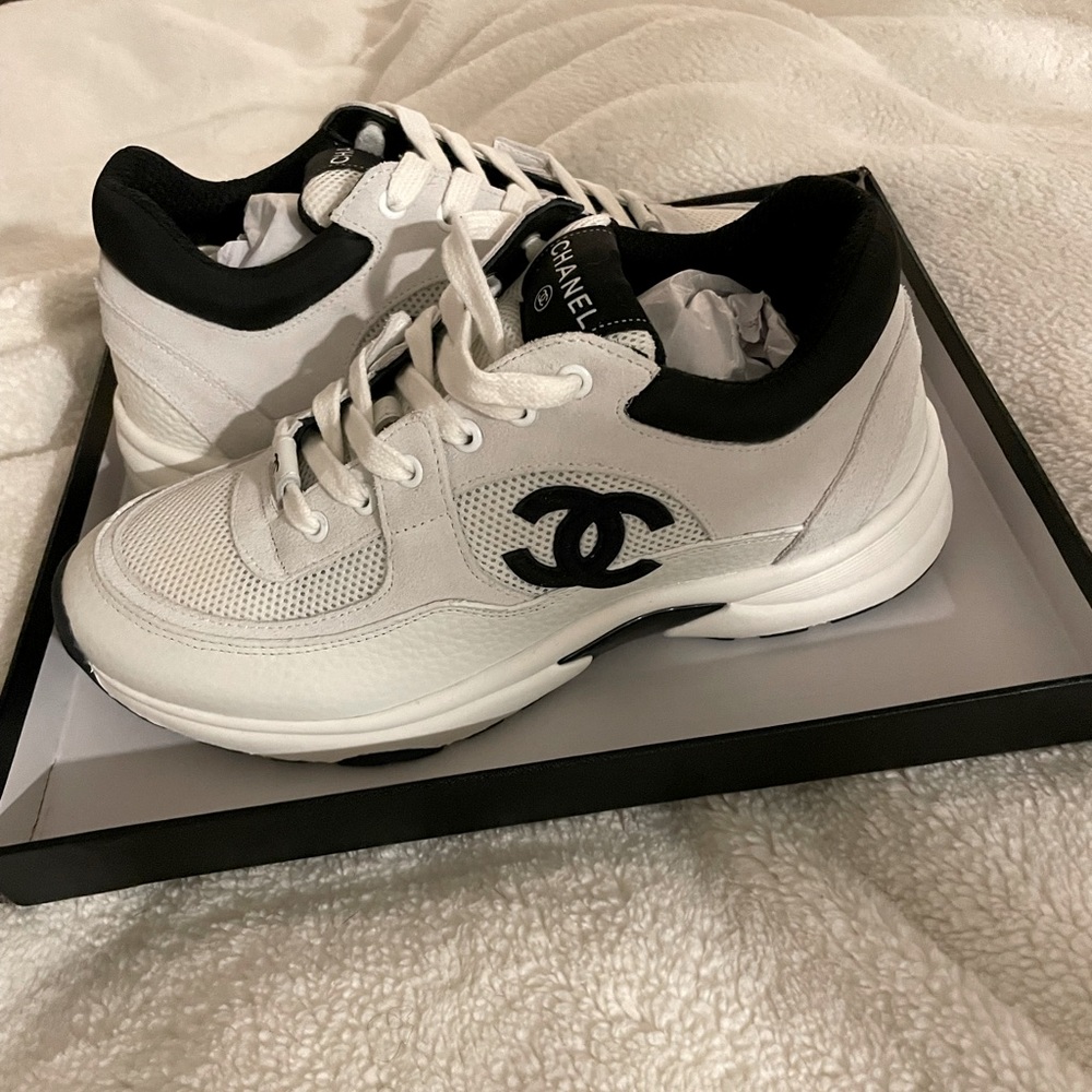 Chanel FW22/33 Sneakers: Black/White